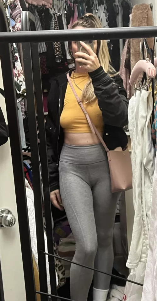 Just another basketball game for this MILF 🏀