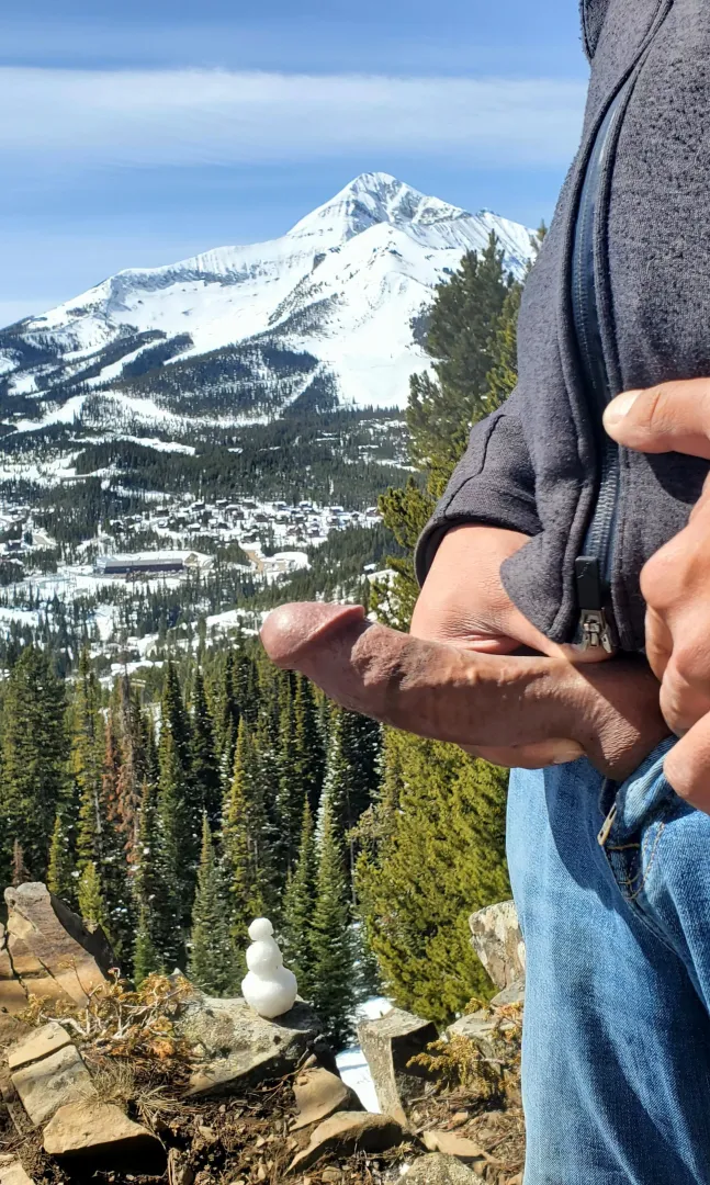 Just building a snowman on a hike☃️