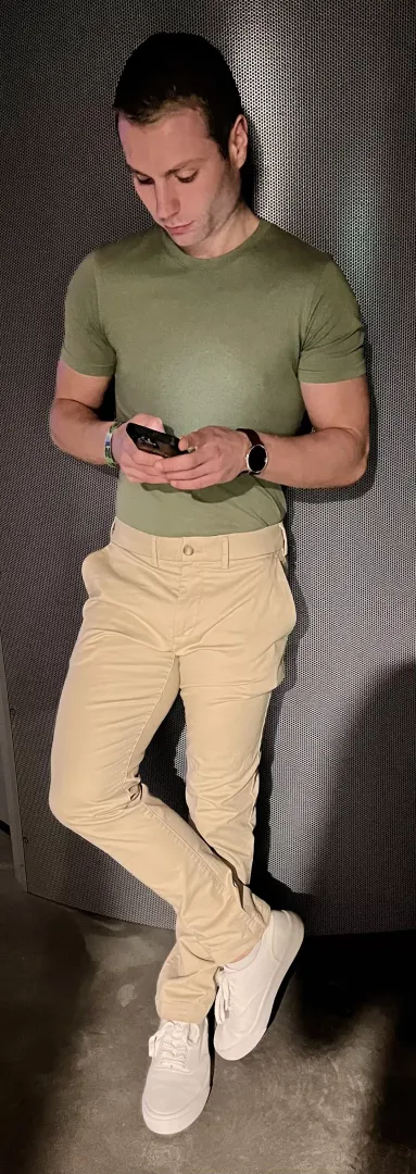 Just casually waiting in line for the restroom 😋