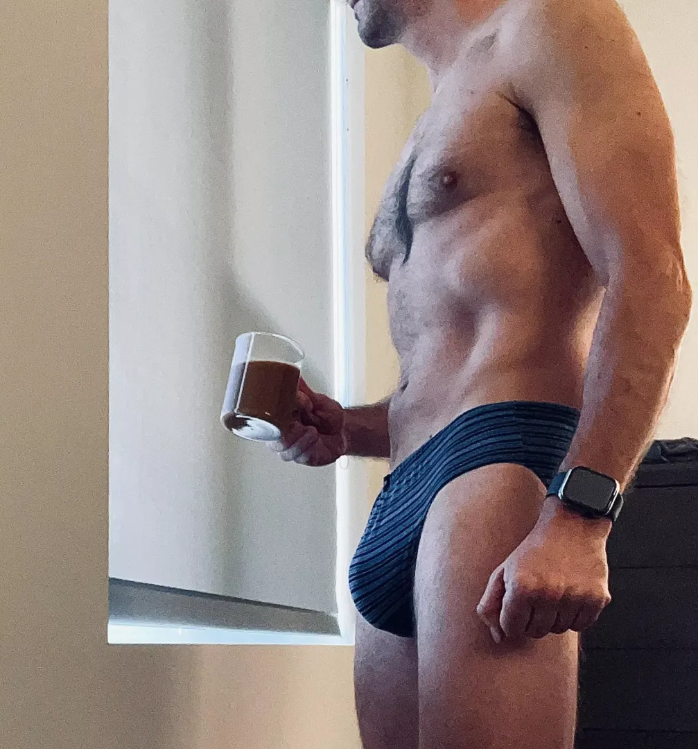 Just checking out the new neighbors, hopefully they like how I greet new people 😉