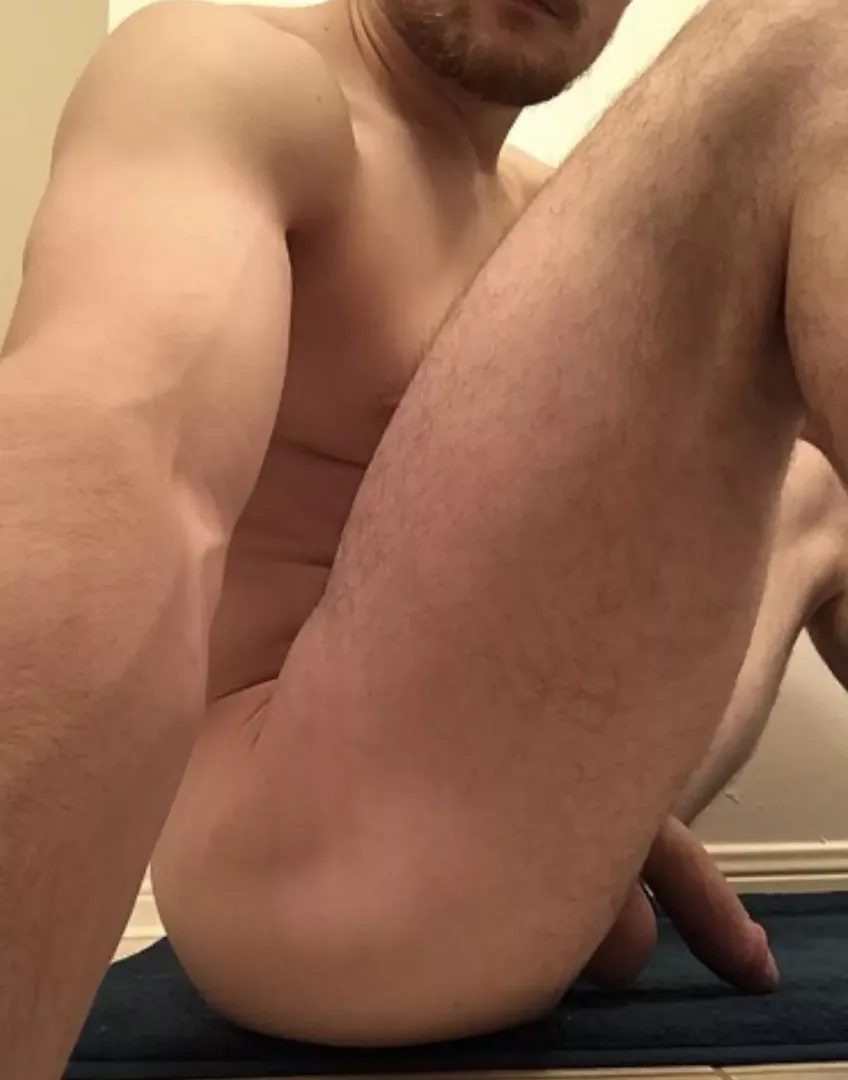 Just chillin. Send nudes