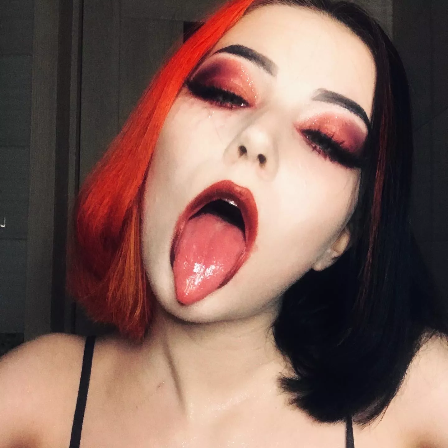 just cum on my face and enjoy the view ♥️🖤