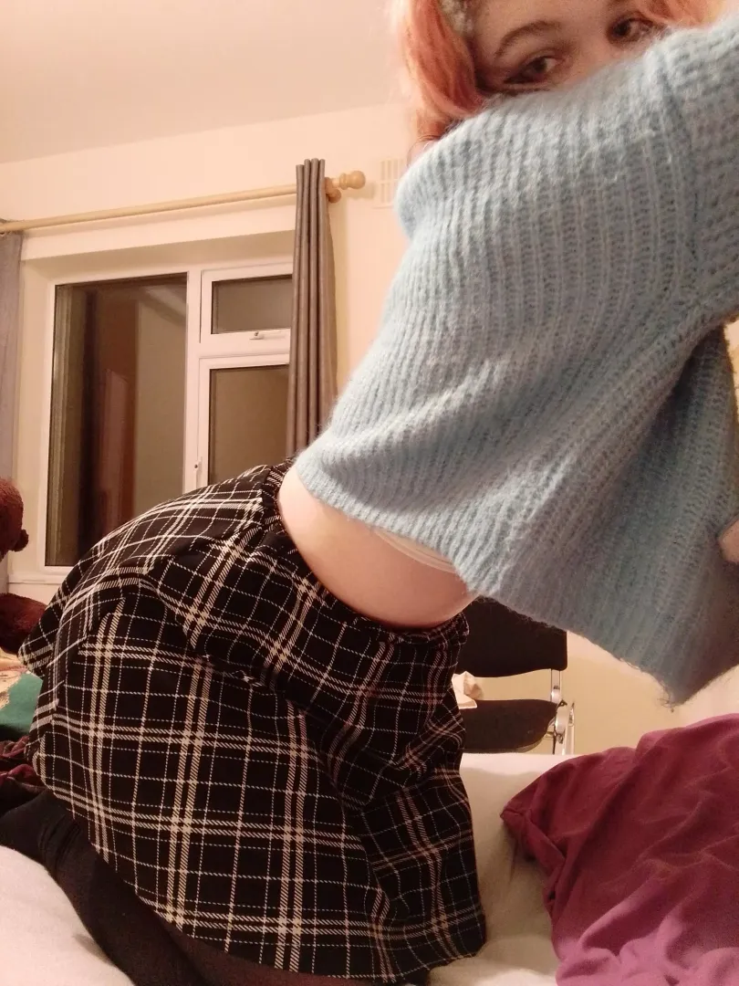 just doin a silly little pose :3