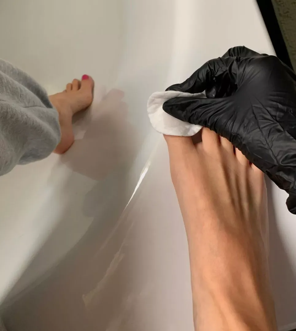 Just finishing up my new pedi before rubbing them in your face🤤