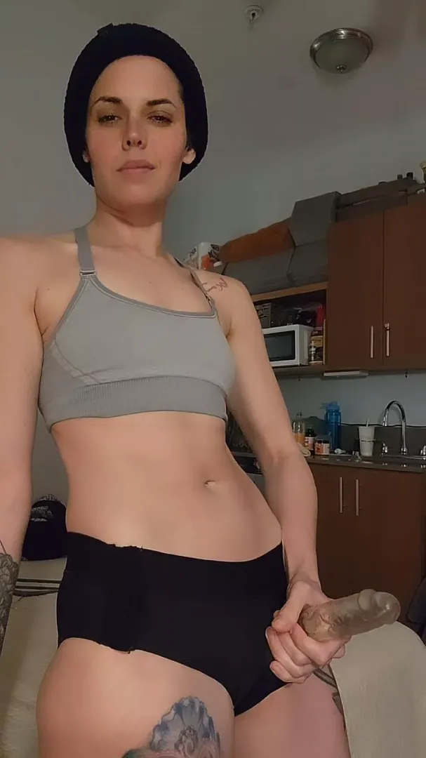 Just got back from the gym, suck my cock now