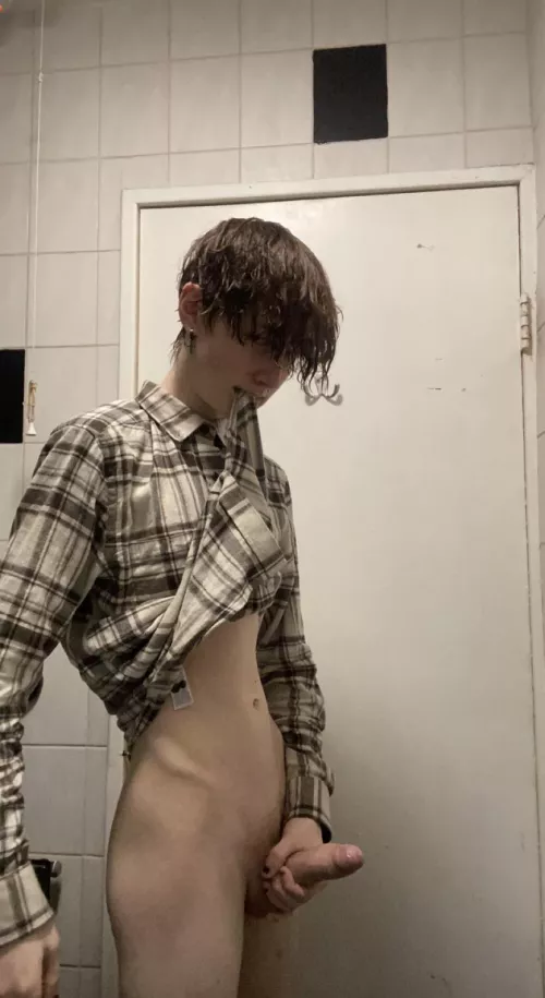 just had a hot shower 😳😈