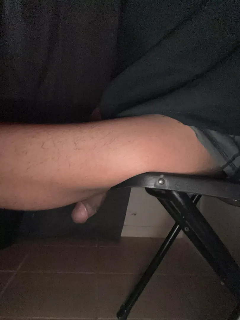 Just hangin😈🍆