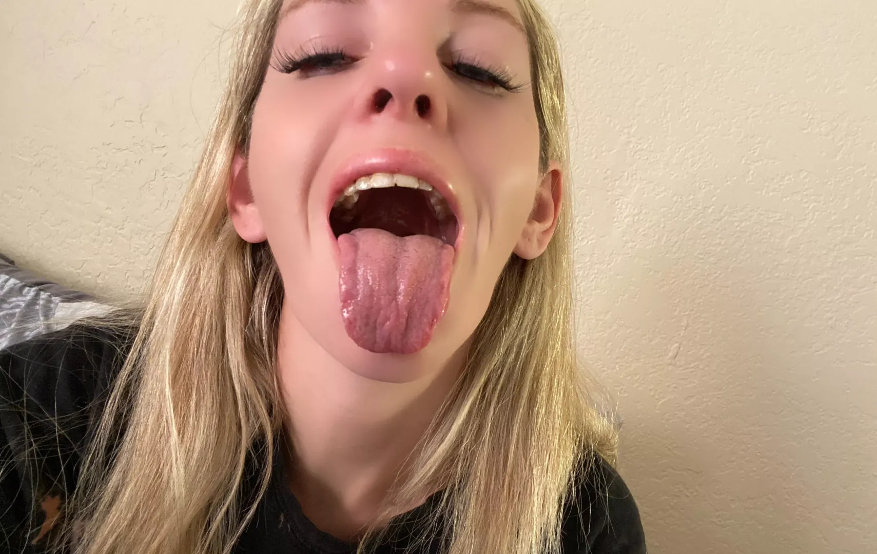 Just hanging out with my tongue out , just for you 💦😛