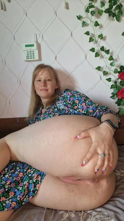 Just look - such a big, wide ass and such a small, tight asshole.