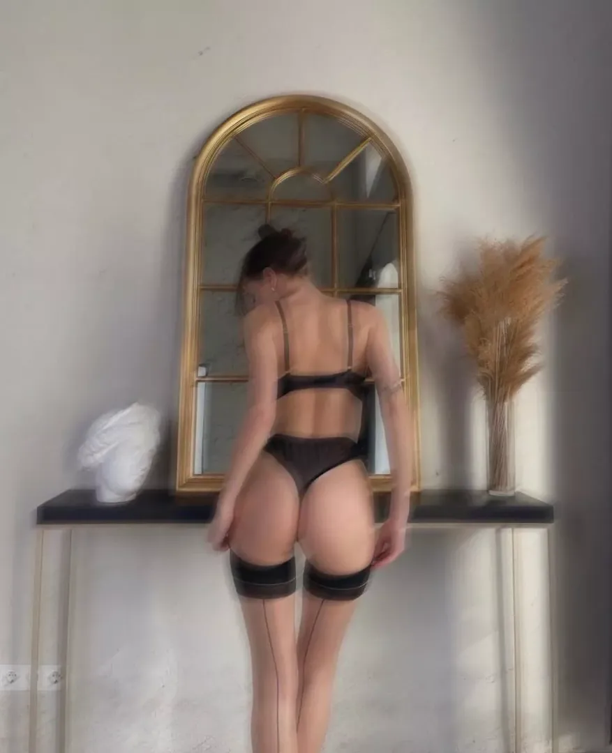 Just me posting my pussy for your pleasure