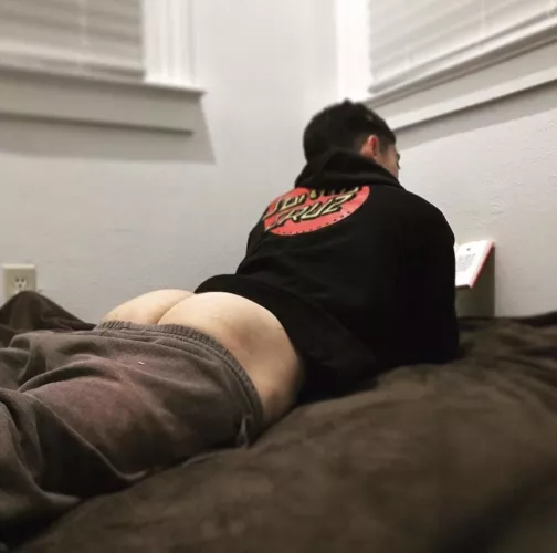 Just reading while showing my butt.