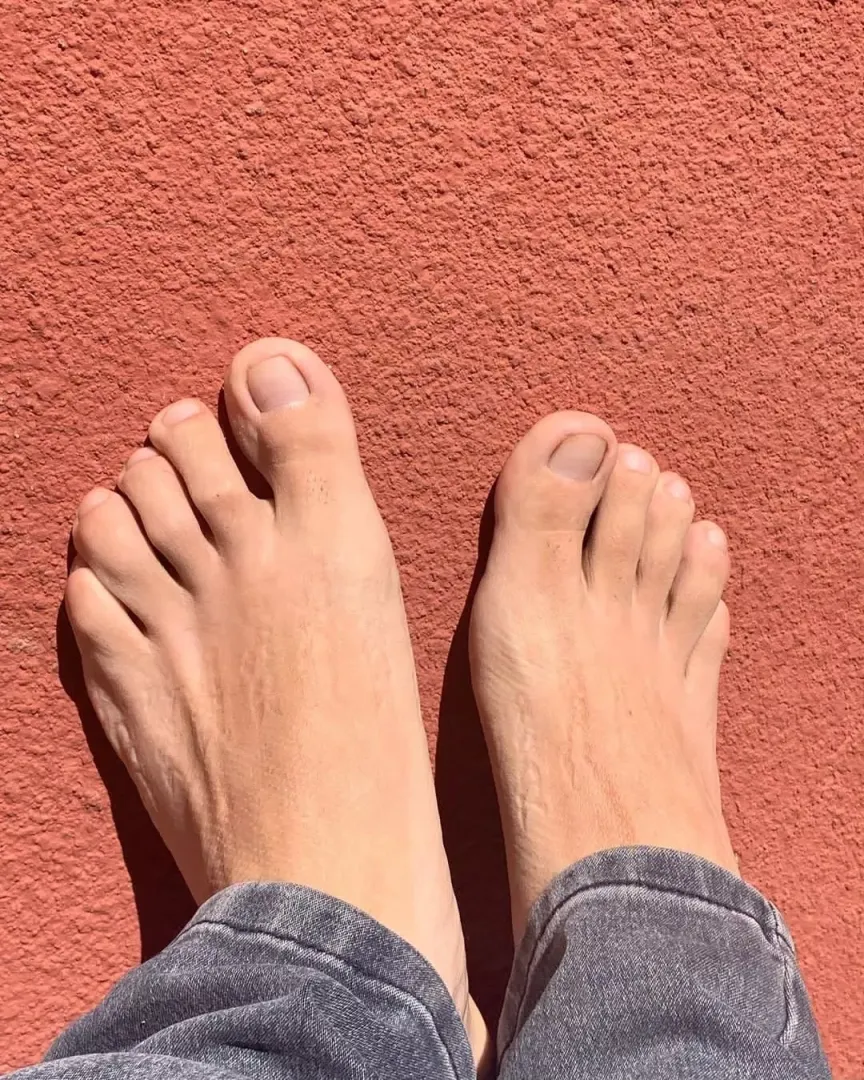 just resting 😸🦶🏻