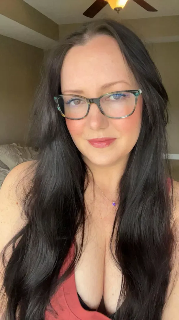 Just some good ol mom cleavage 