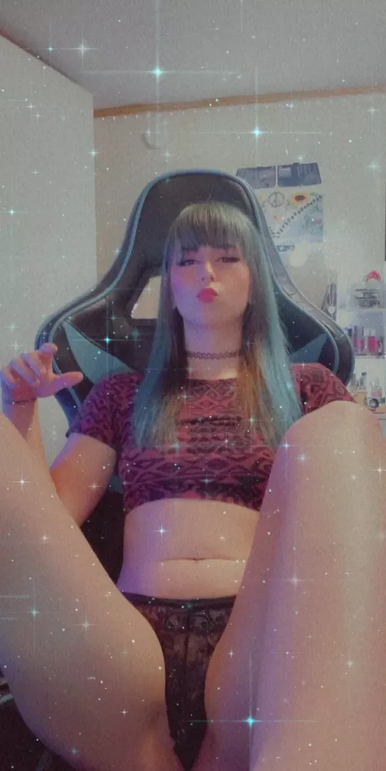 just the sluttiest of emos tryna make a name😝😝