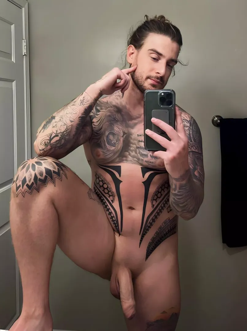 Just think about receiving this monster in your ass! 🥵