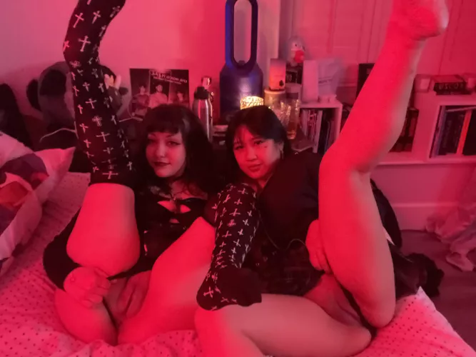 Just two goth gfs
