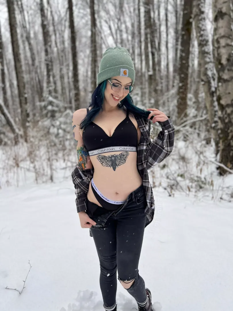 Just wanted to test out the “hoes don’t get cold” theory ;) ❄️