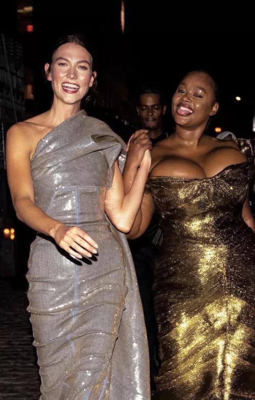 Karlie Kloss with a plus size model