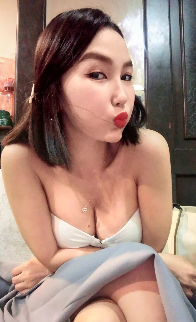 Keep your head still...I'll be your thrill ;)
