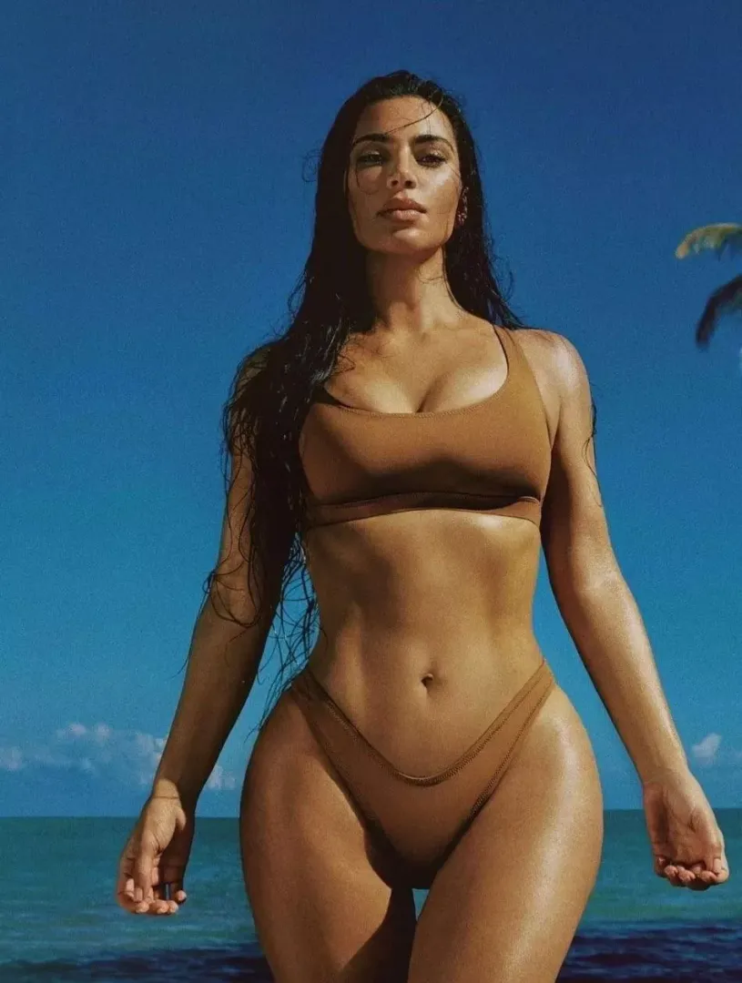 Kim K body tho 😮‍💨