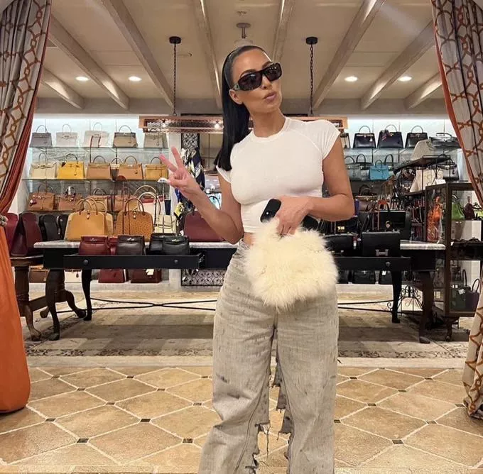 Kim visiting the AMORE Vintage store in Tokyo, Japan recently! ☁️