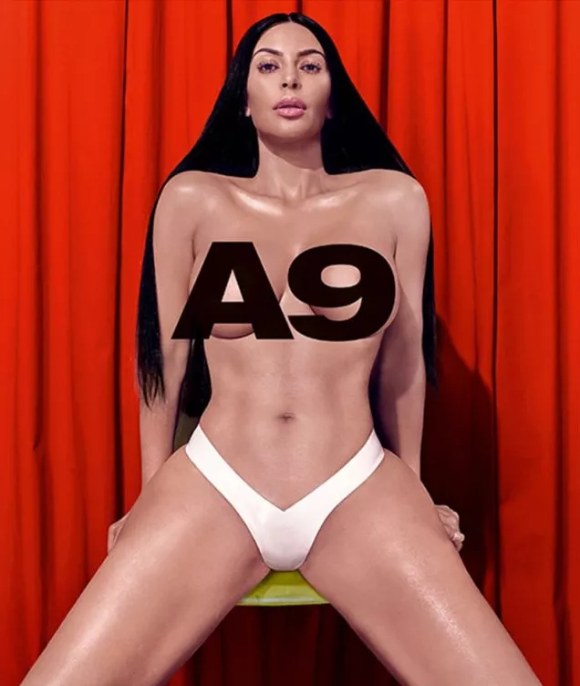KimK Perfect pose