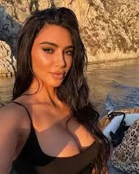 Kim's so pretty 