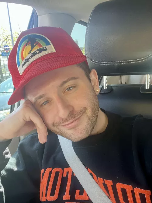 Kinda love this huge 80’s trucker hat