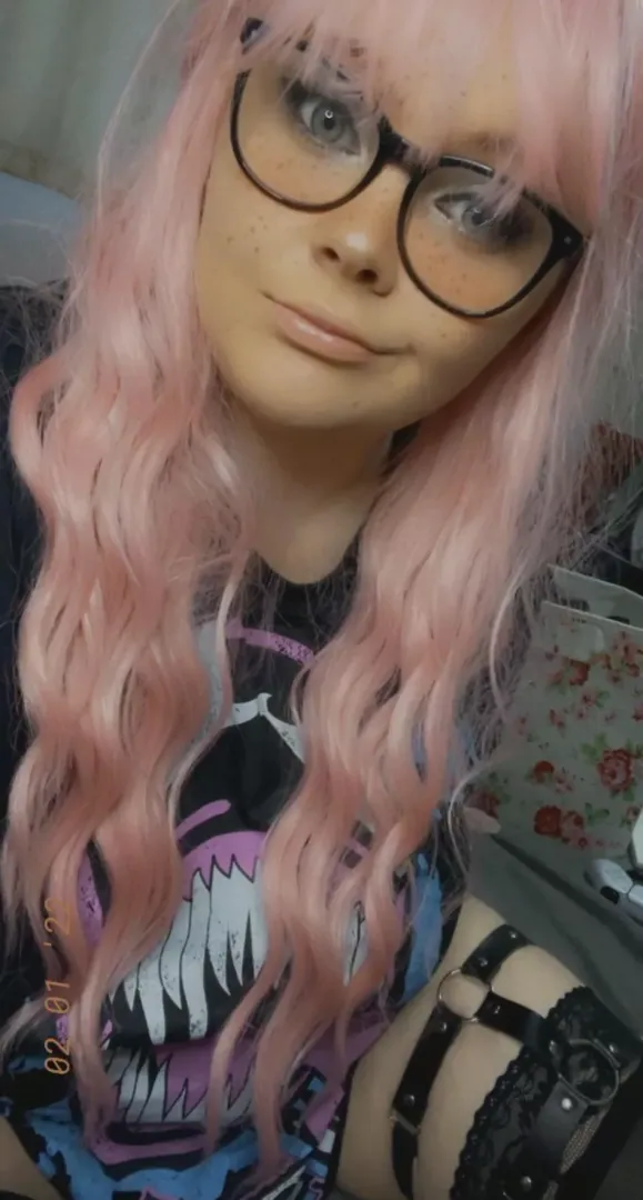 Kinky gamer girl