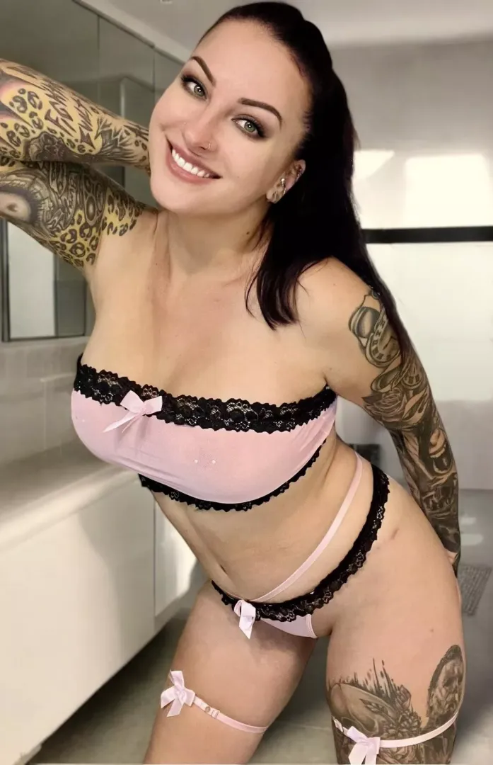@kinkycurvykatie