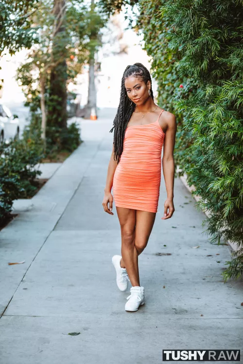 Kira Noir