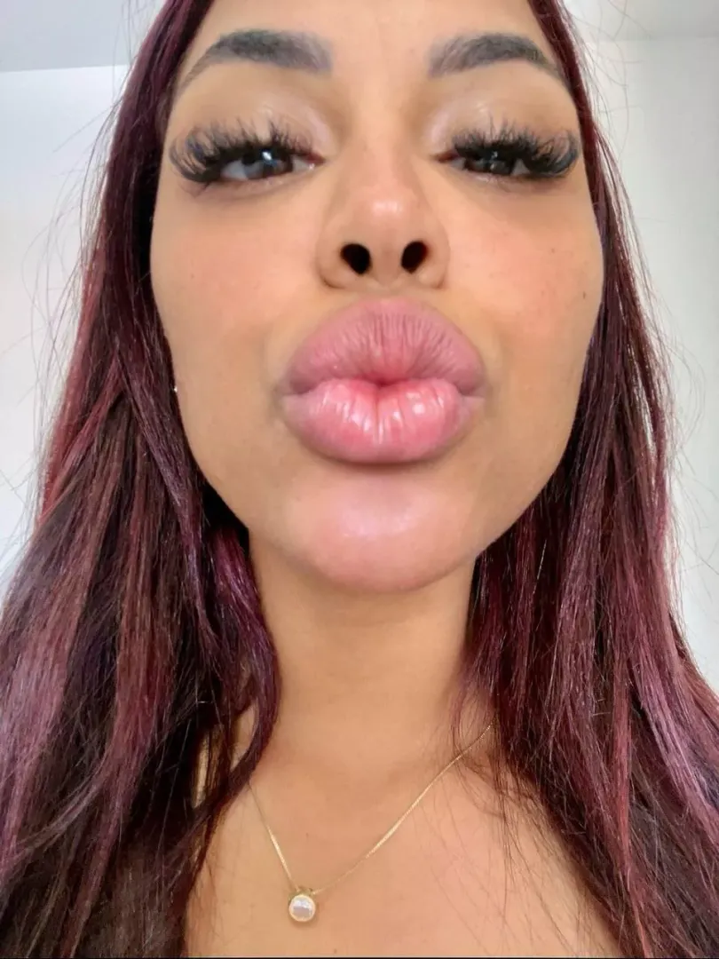 kiss me baby.