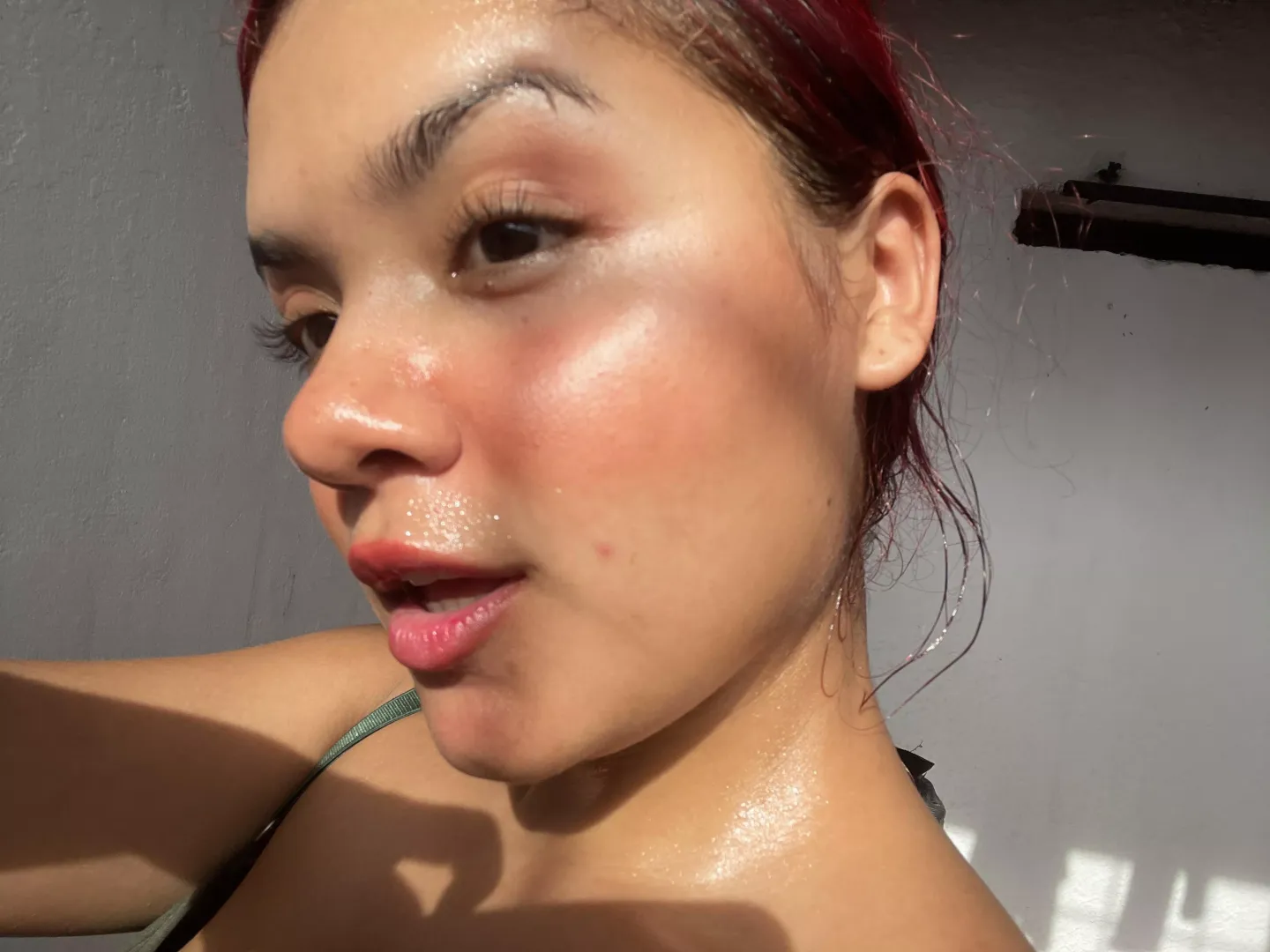 Kiss or lick ;)