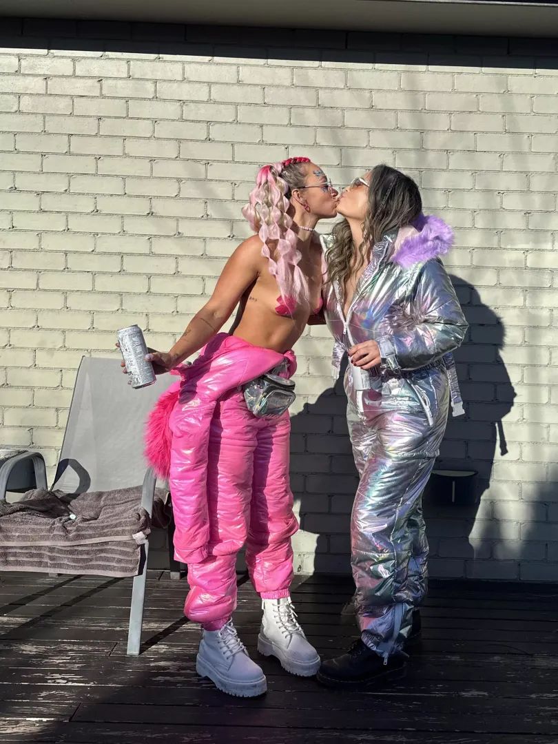 kisses for my girls 