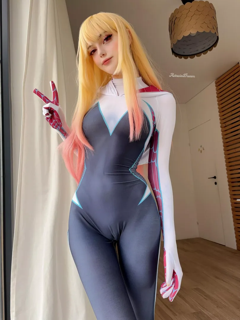 Kitagawa Marin as Spider Gwen 