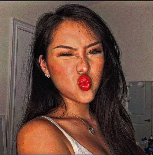 Kristen here!! Ready for the weekend? Read my bio 😙