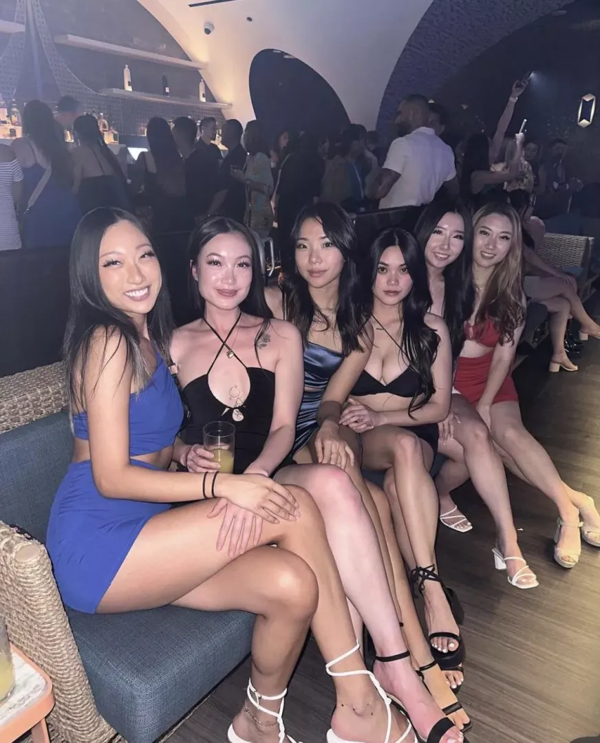 Ladies crew [6]