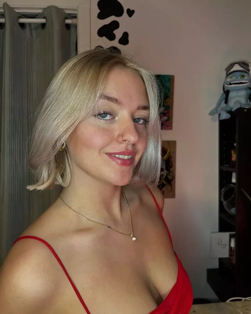 lady in red
