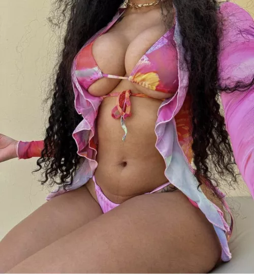 Lakeyah showing off new titties