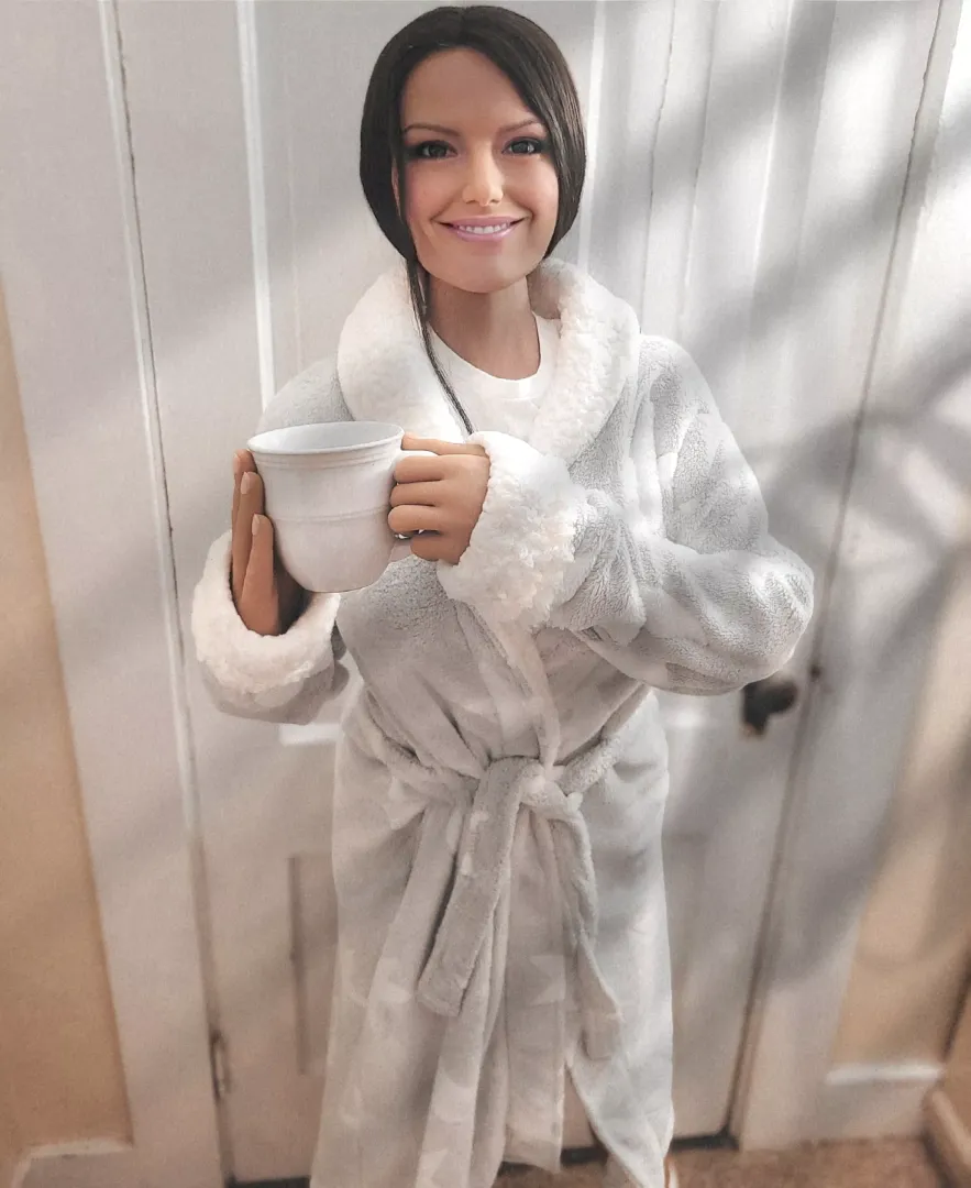 Lara says if you come keep her company she'll put on another pot of coffee for you