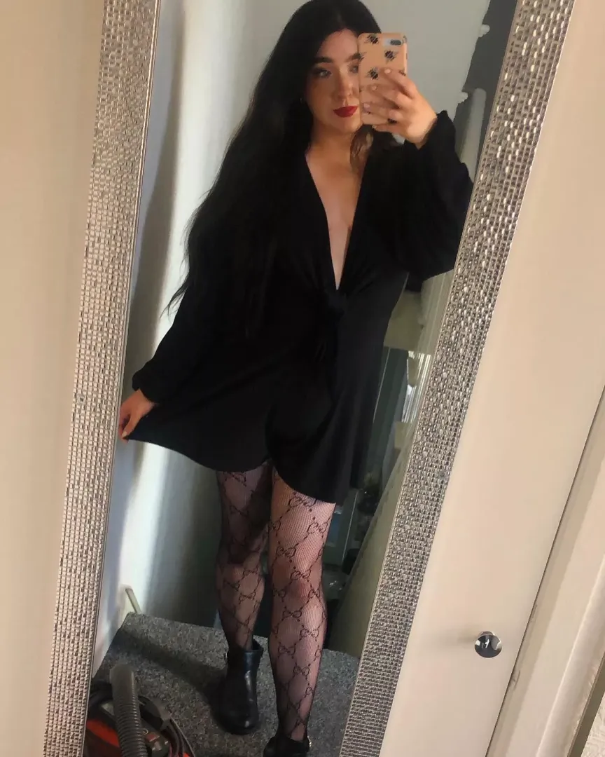 Last night’s outfit 🍷 🖤