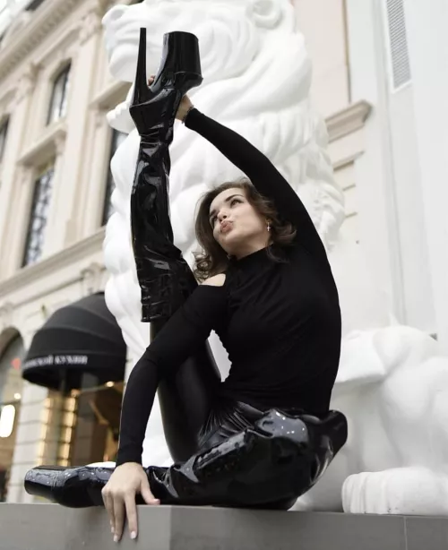 Latex mistress is here