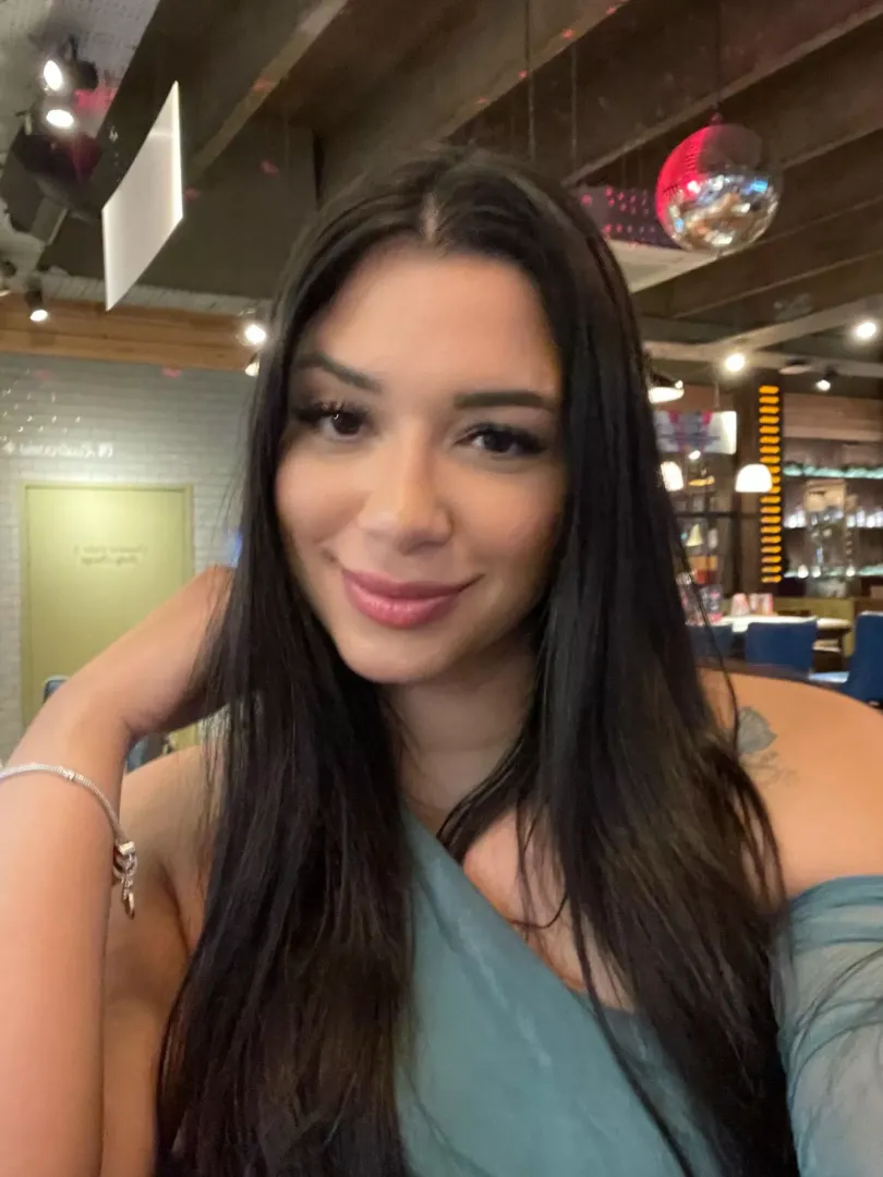 Latina beauty IUTR