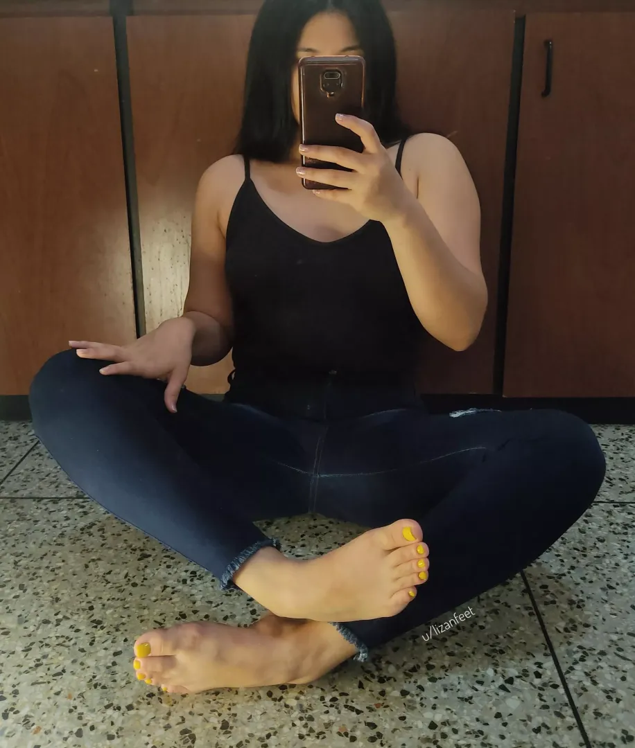 lay on my feet