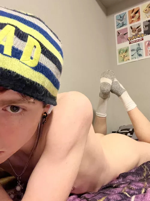 Lay with me 😘