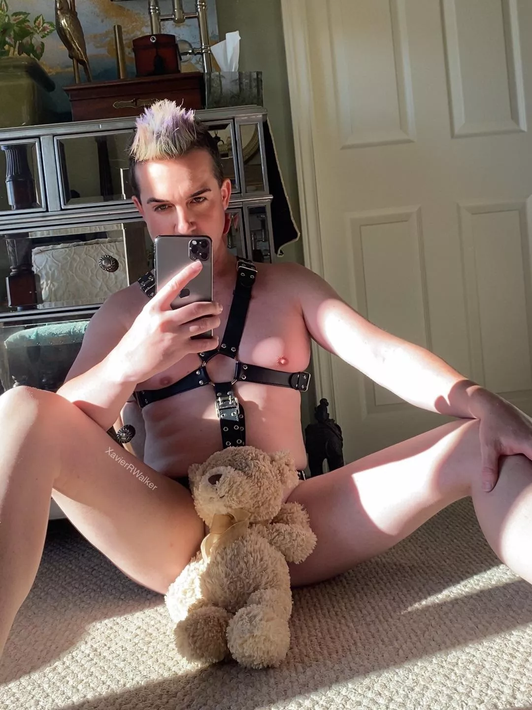 Lazy Sunday morning 😌. Me and my teddy wants to cuddle 🤗. Will you hold us?🫣