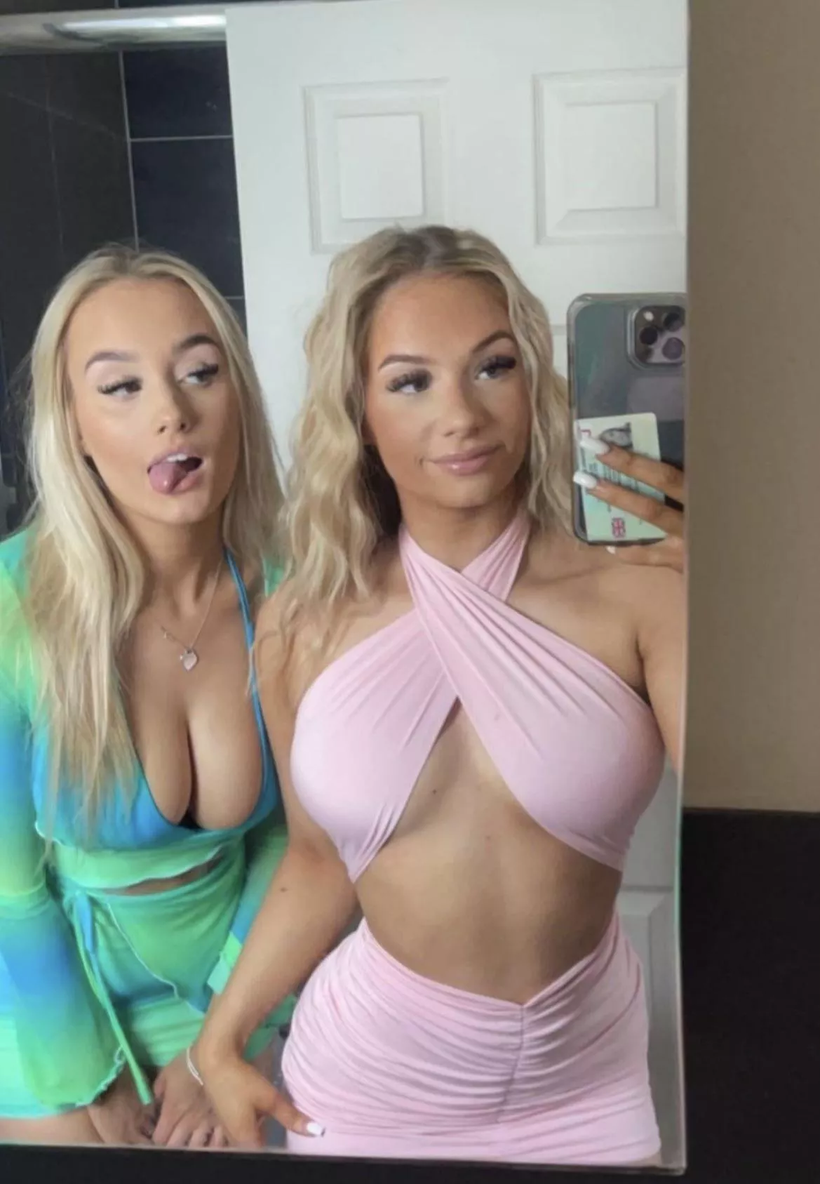 Left or Right chav