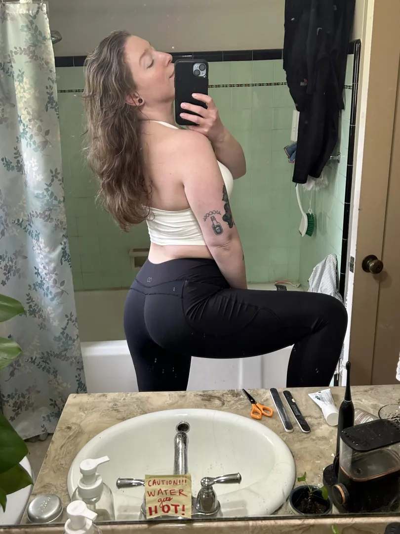 Leggings with a crop halter top