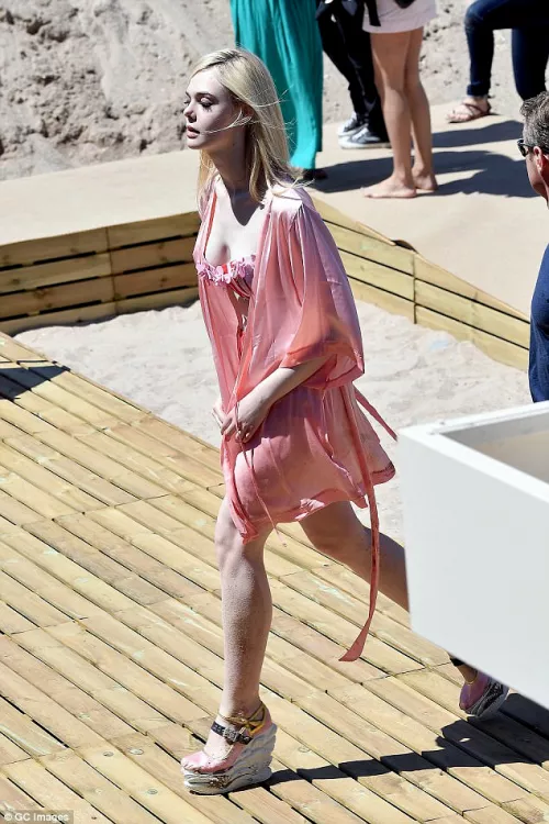 Leggy Elle Fanning