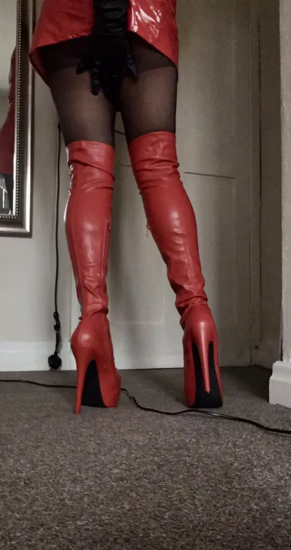 Legs cover in boots